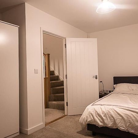 Exquisite Cozy House, Close To Train Station And Amenities Harold Wood Esterno foto