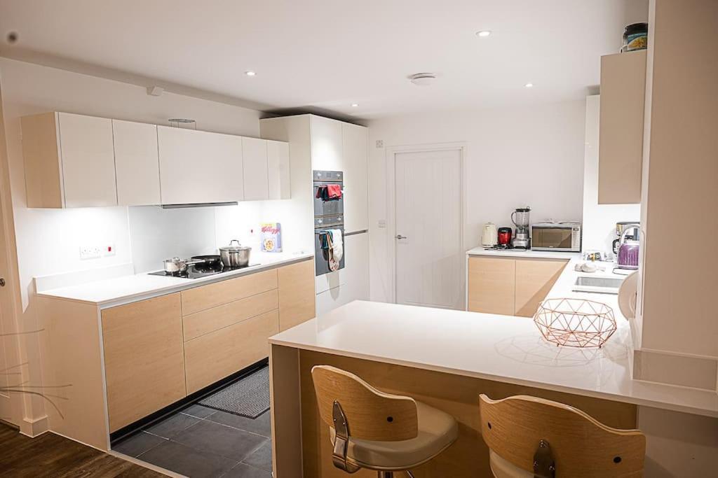 Exquisite Cozy House, Close To Train Station And Amenities Harold Wood Esterno foto