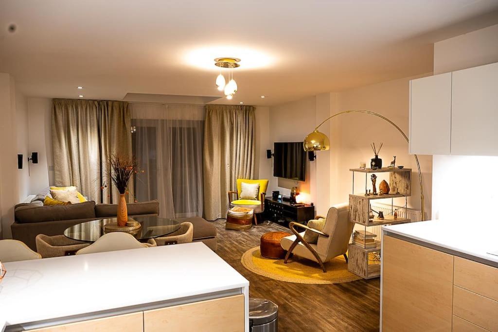 Exquisite Cozy House, Close To Train Station And Amenities Harold Wood Esterno foto
